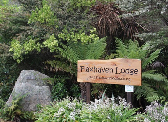 Self contained accommodation Cooks Beach - Whitianga at Flaxhaven Lodge